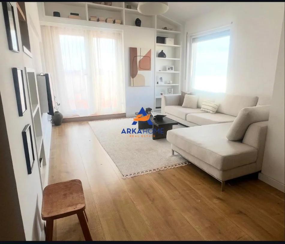 JEPET DUPLEX ME QERA "PRANE RRUGES BILL KLINTON, KODRA E DIELLIT"