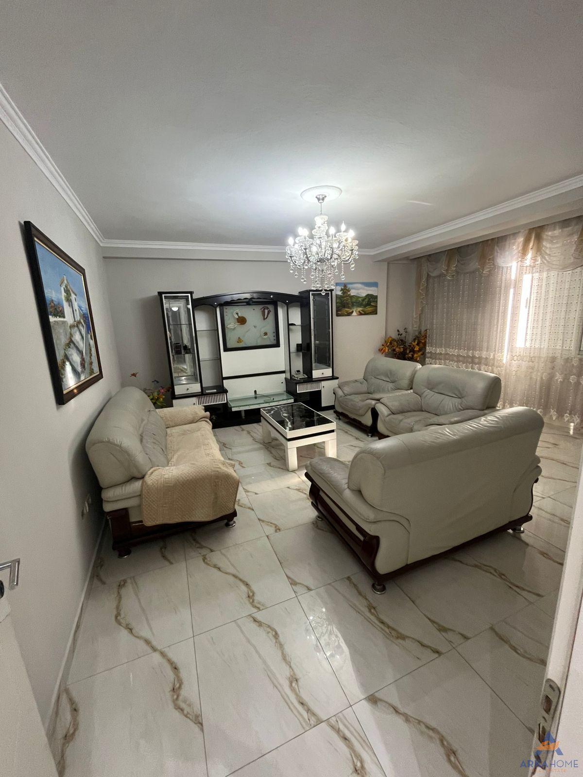 JEPET APARTAMENT ME QERA 4+1+BALLKON "ISH STACIONI I FUNDIT I TIRANES SE RE" 95000 LEKE