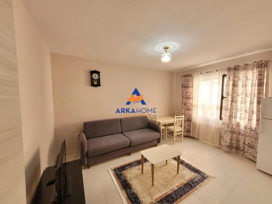 JEPET APARTAMENT ME QERA 2+1 "MYSLYM SHYRI" 650 EURO