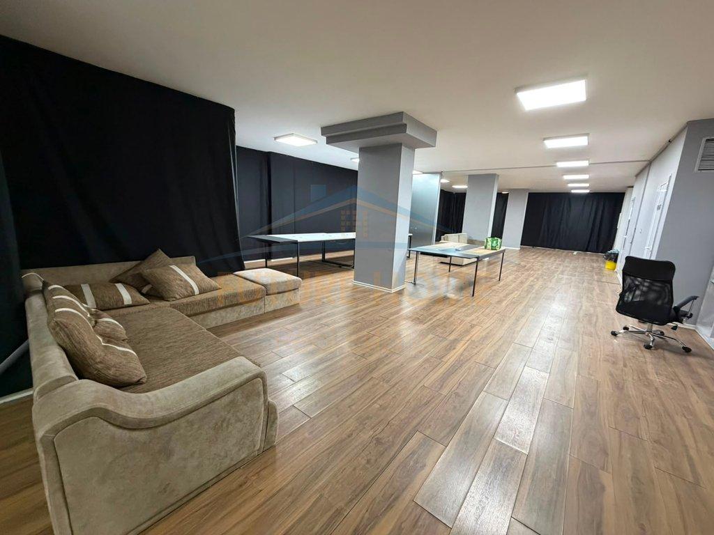 Qira, Ambient Business, Zogu i Zi, Tirana