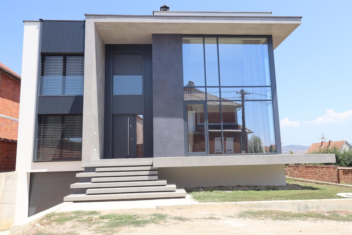 Shtëpi me qira 300m2 ne Obiliq ( Kastriot)