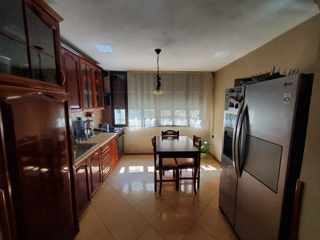 Apartament 3+2+1 në shitje – 21 Dhjetori, Tiranë