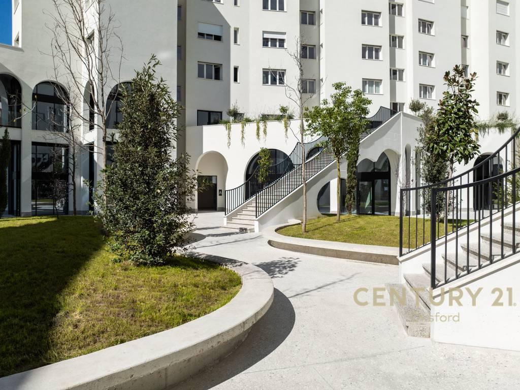 AMBIENT KOMERCIALE për SHITJE në River Residence!