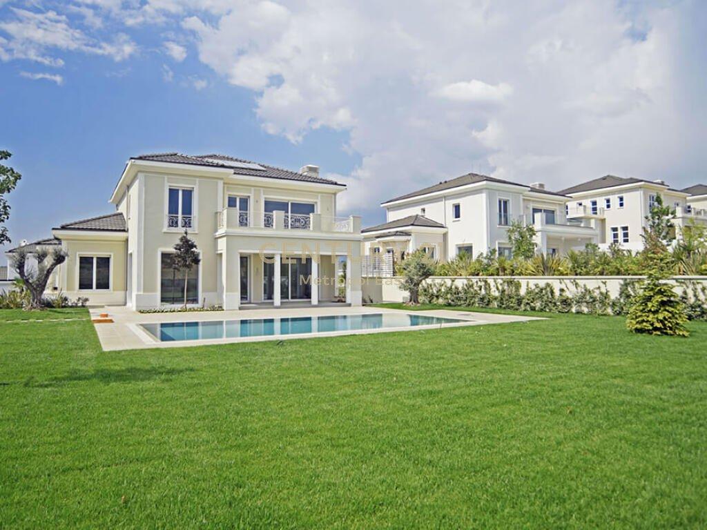 Për Qira - Vilë Luksoze me Pishinë në Rolling Hills Luxury Residences