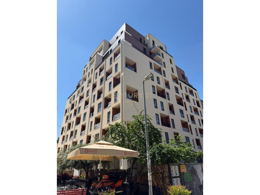 Apartament 2+1+2 në shitje, i pozicionuar në katin e 4-t të një ndërtimi të ri me ashensor