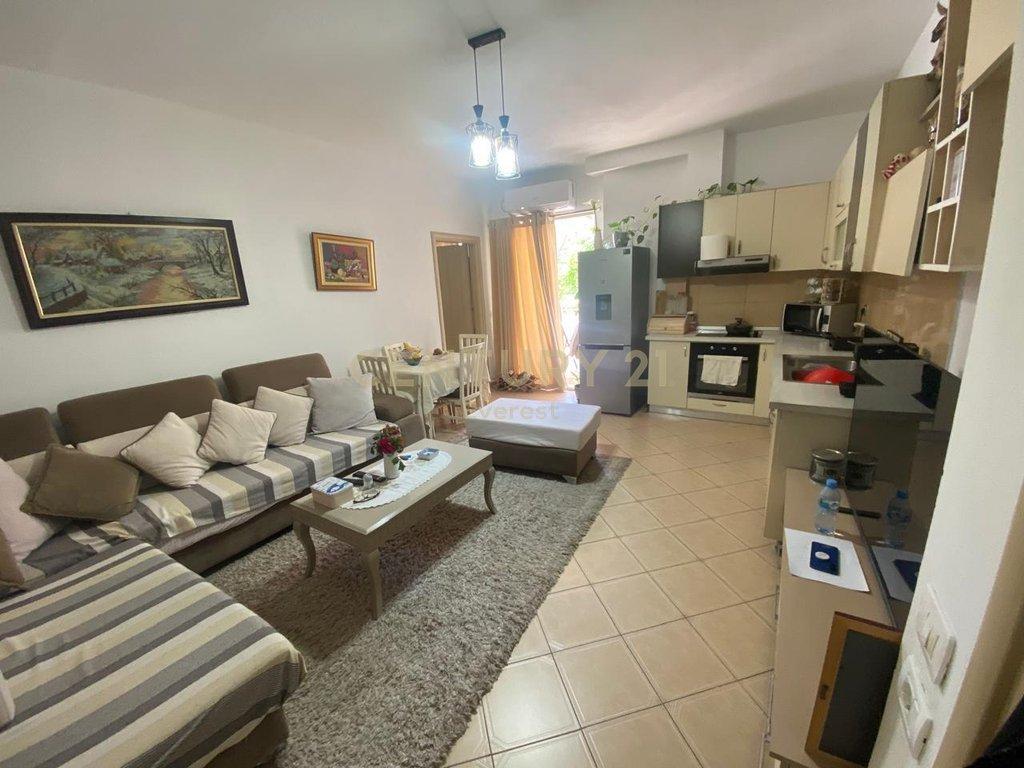 RESTORANT FRESKU, SHESIM APARTAMENT 2+1 ME VERANDE
