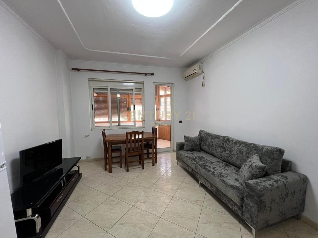 Apartament 1+1 për qira, pranë kupolës/Laprakë
