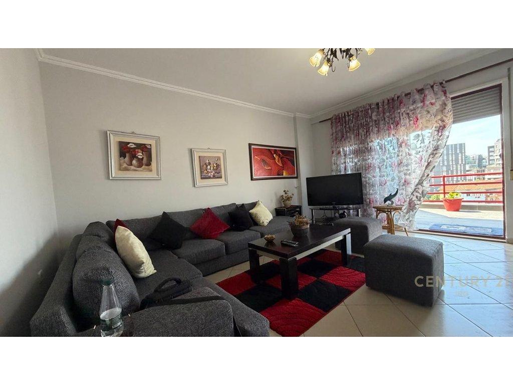 APARTAMENT 2+1 PRANE GJIMNAZIT PARTIZANI!