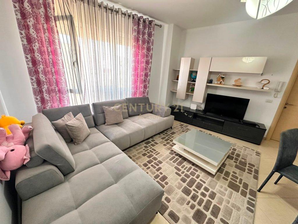 Apartament 2+1 në Kompleksin Kontakt, Rruga Ndre Mjeda