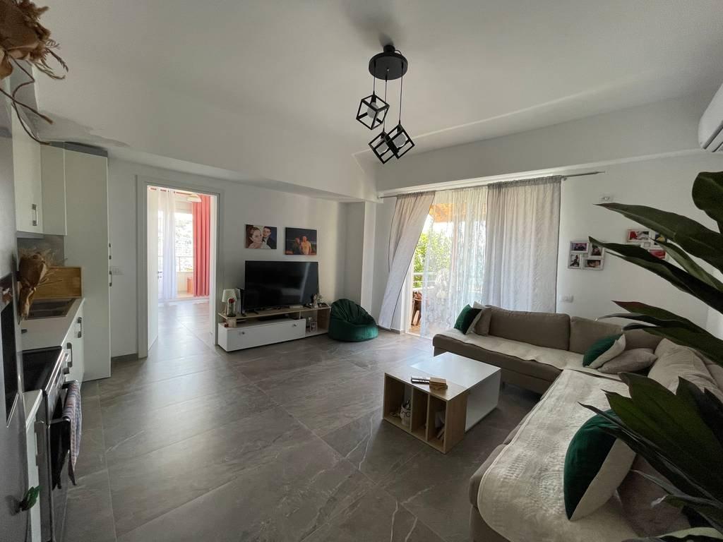 SARANDE, SHESIM APARTAMENT 2+1 ME PAMJE NGA DETI