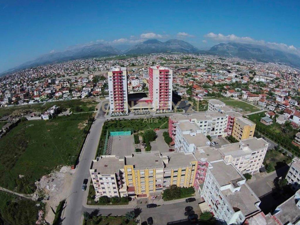 Zyrë me Qira 179m² | Kompleksi Malajziani | Kthesa e Kamzës