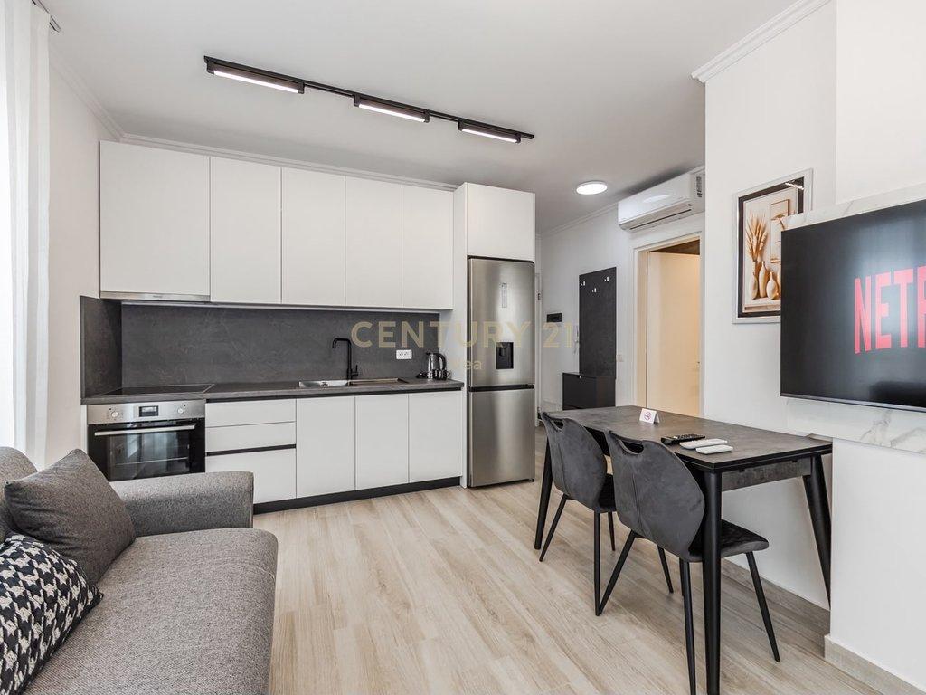 JEPET APARTAMENT ME QIRA 2+1+PARKIM, BULEVARDI I RI