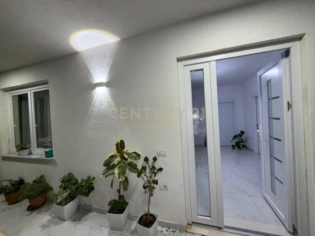 SHITET SHTËPI PRIVATE NË 4-RRUGET , SHIJAK | €87,000