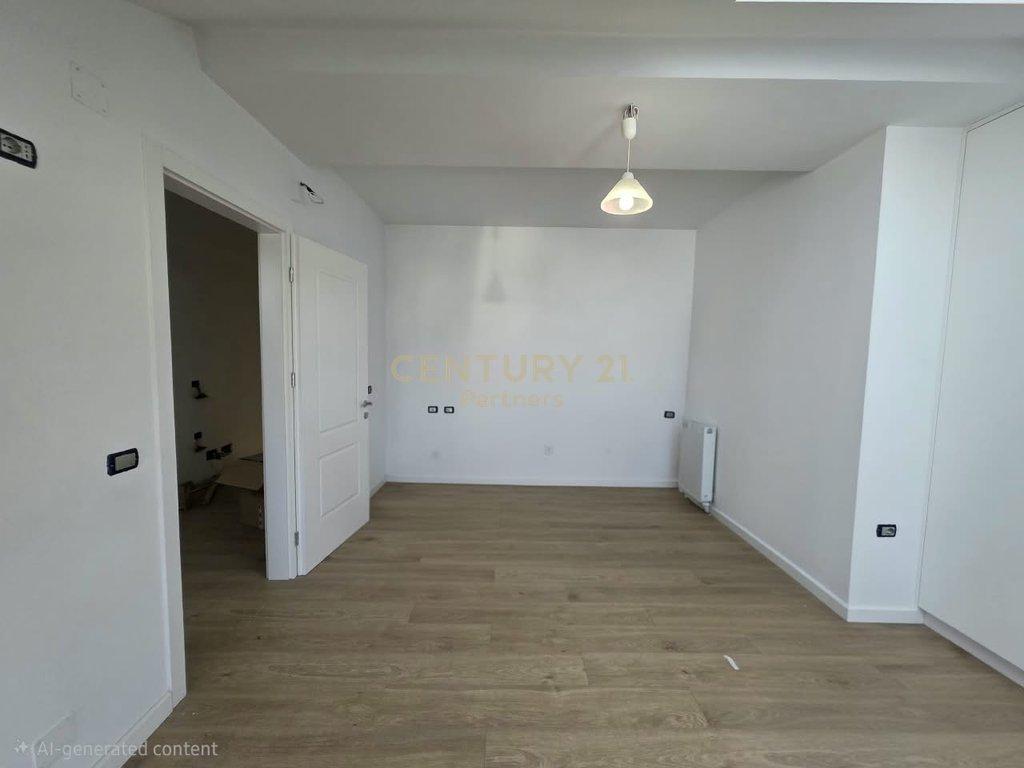 APARTAMENT DUPLEX 2+1+2 + POST PARKIMI ME QIRA SIPER MBIKALIMIT TE KOMUNES SE PARSIT