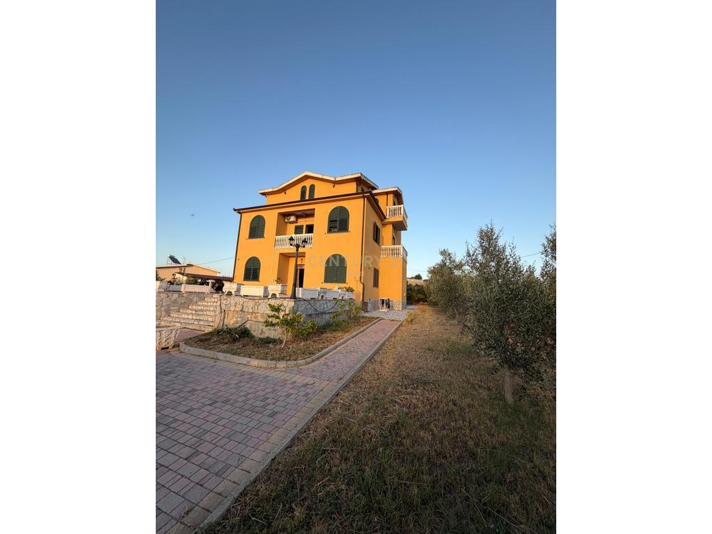 Vilë me qira në Shënavlash Kodër | Pamje panoramike mbi Durrësin