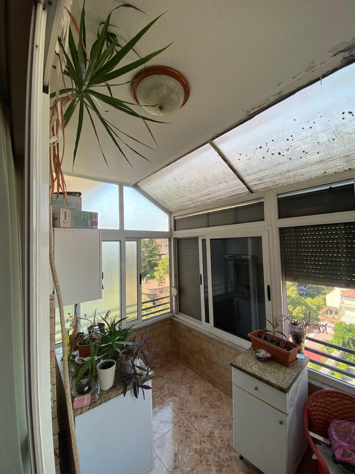 Zyrë 3+1+2 me qira në Bllok, Tiranë | Garazhe për 4 makina